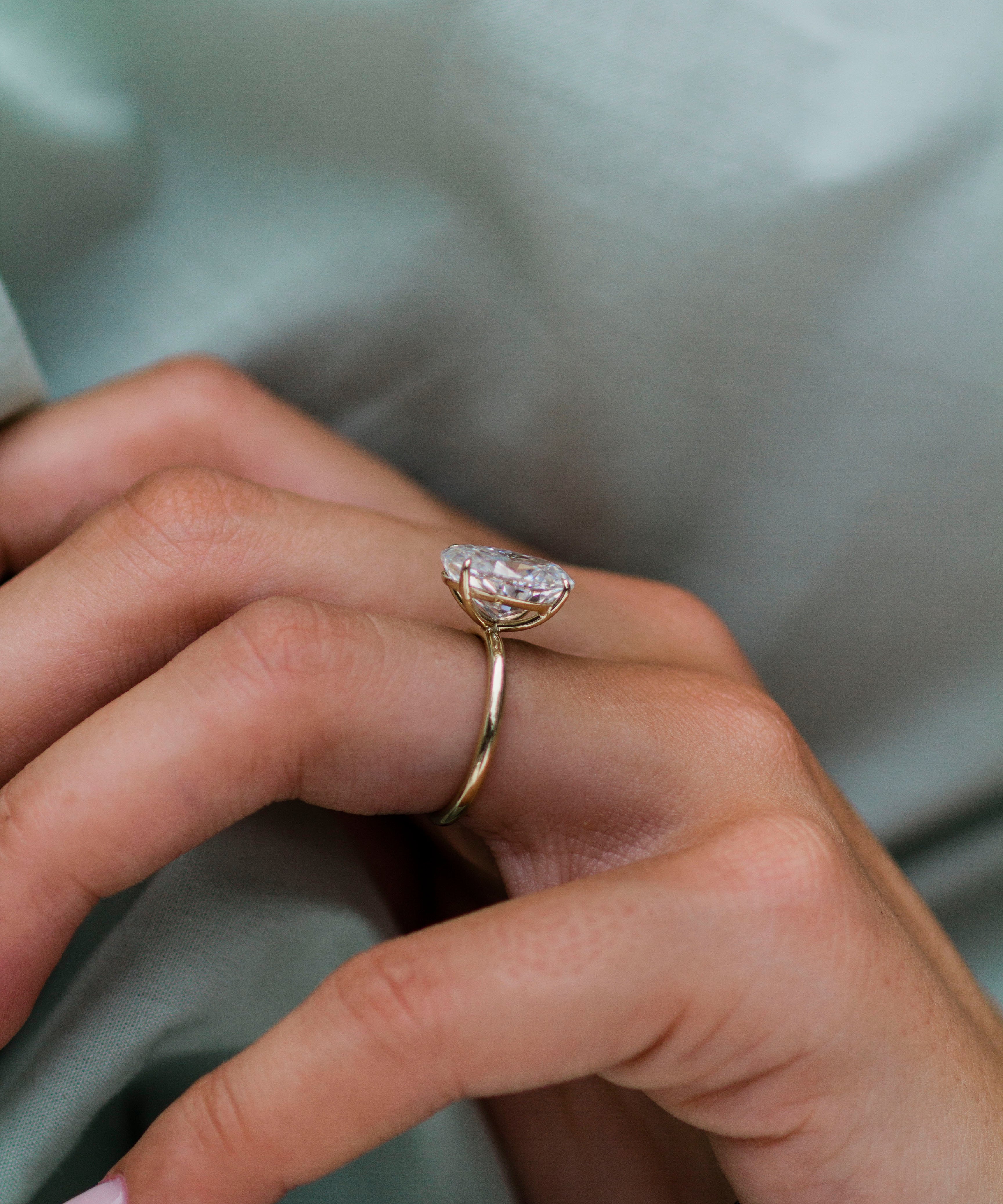 4.0 CT Oval Solitaire Moissanite Engagement Ring 2