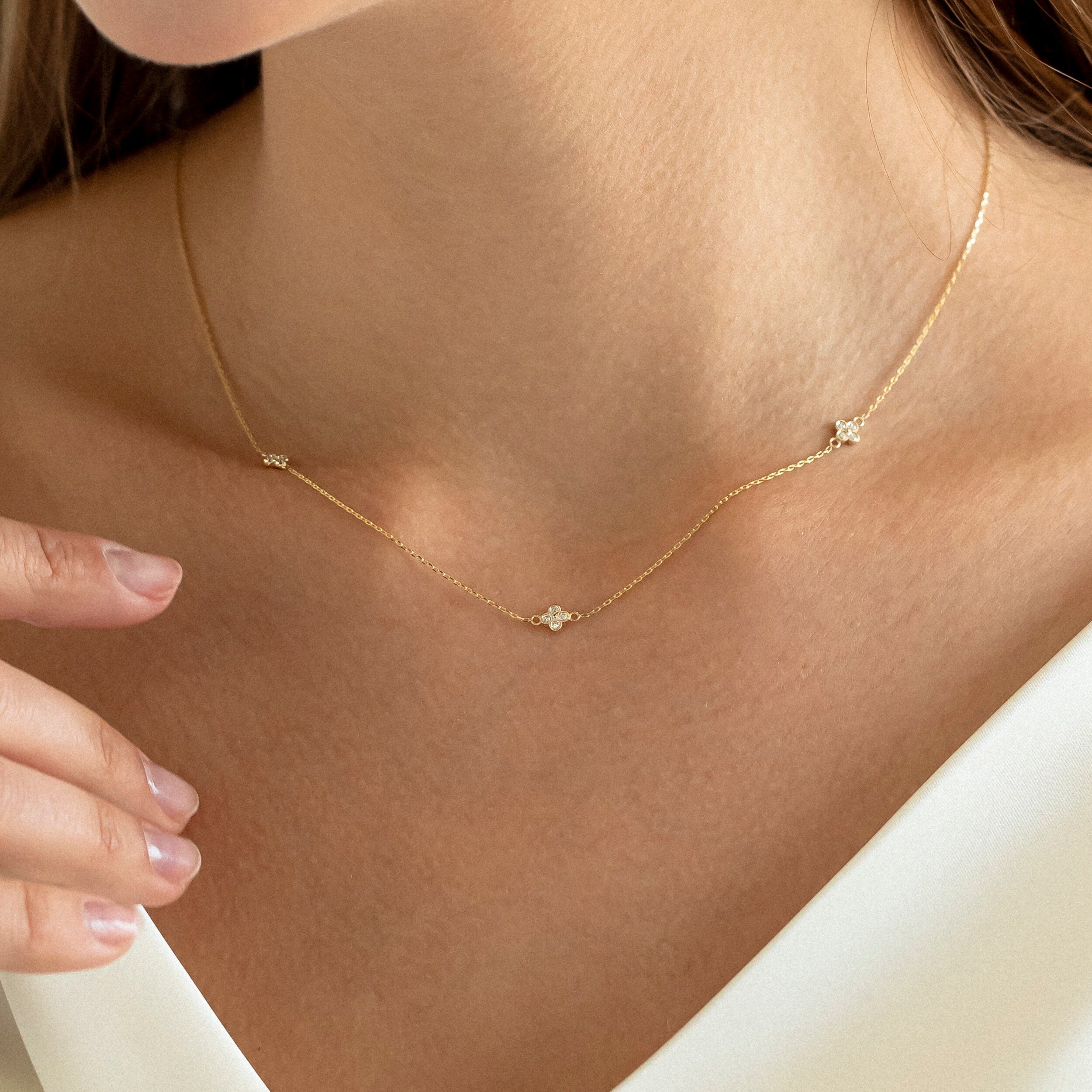 0.12 Carats Round Shape Moissanite Flower Style Necklace 2