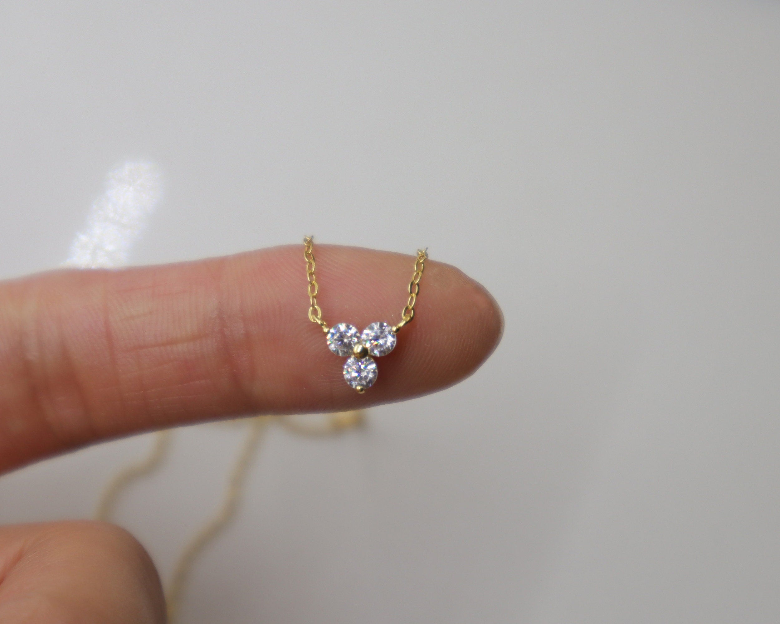 0.30 Carats Round Cut Moissanite Clover flower Necklace 2