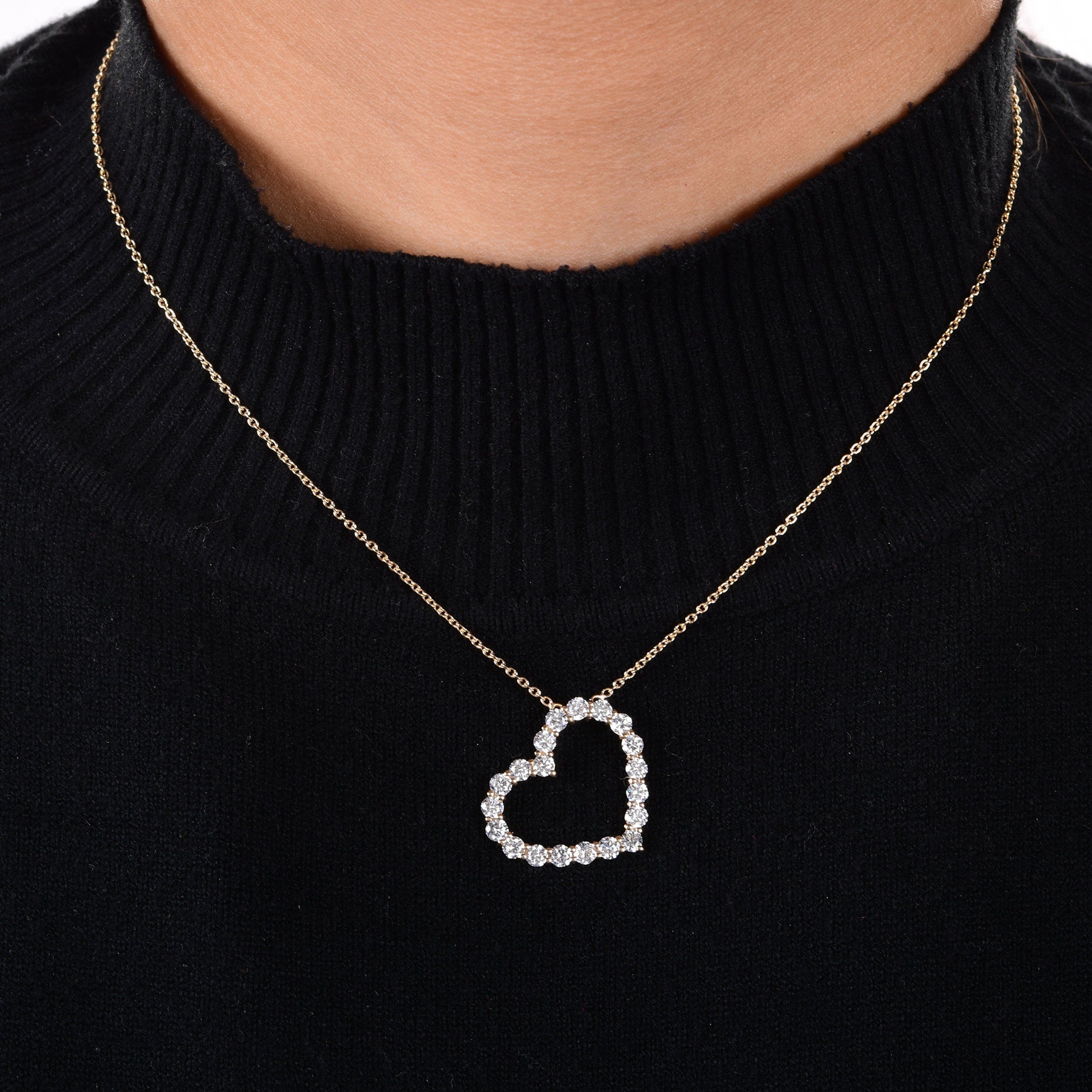 1.75 Carats Round Shaped Moissanite Heart Style Necklace 2