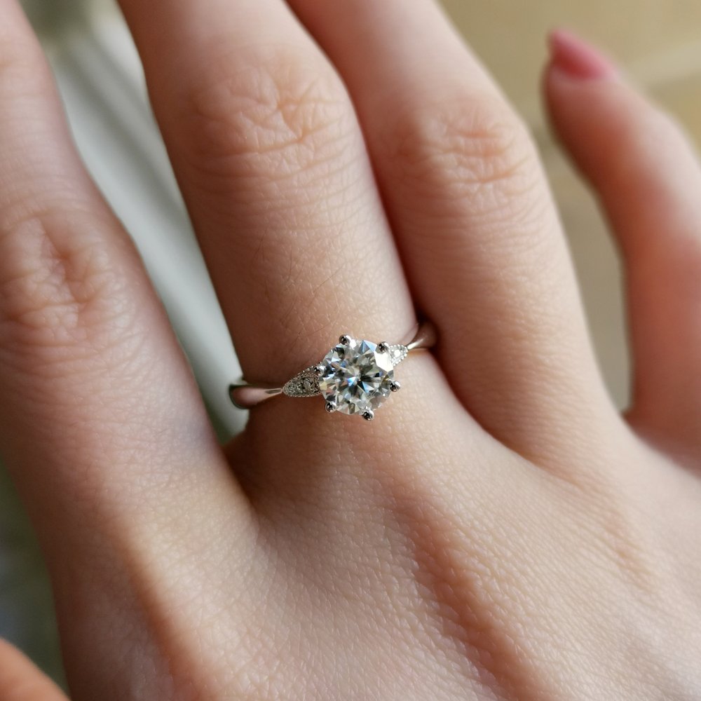 0.80 CT Round Shaped Moissanite Vintage Engagement Ring 2