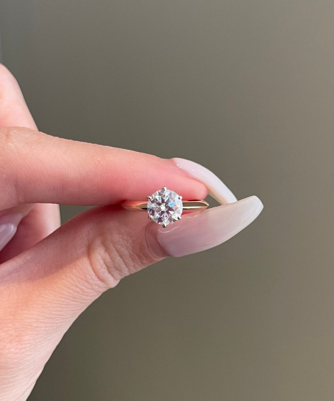 1.0 CT Round Shaped Moissanite Solitaire Engagement Ring 1