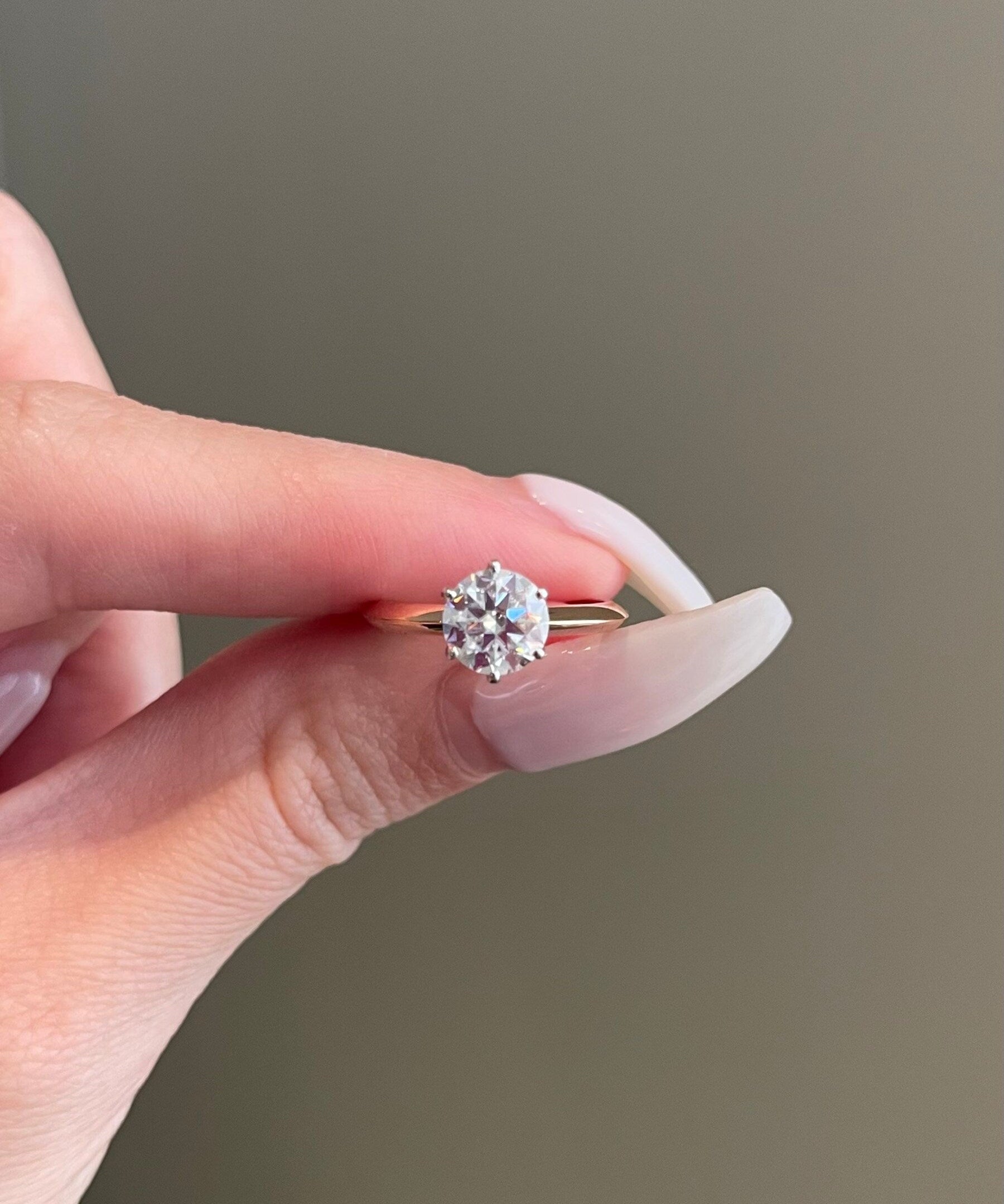 1.0 CT Round Shaped Moissanite Solitaire Engagement Ring 1