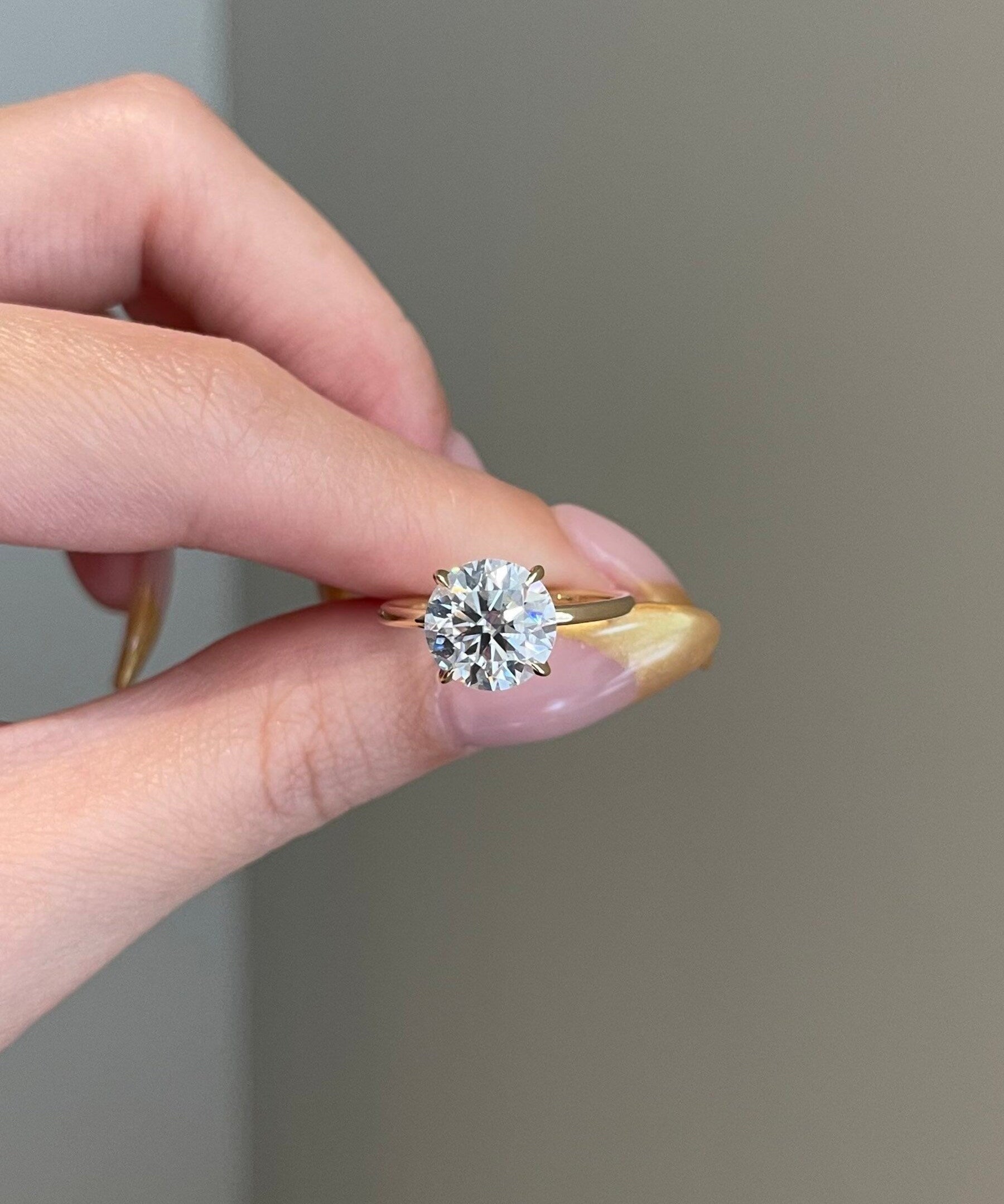 3.0 CT Round Shaped Moissanite Solitaire Engagement Ring 1