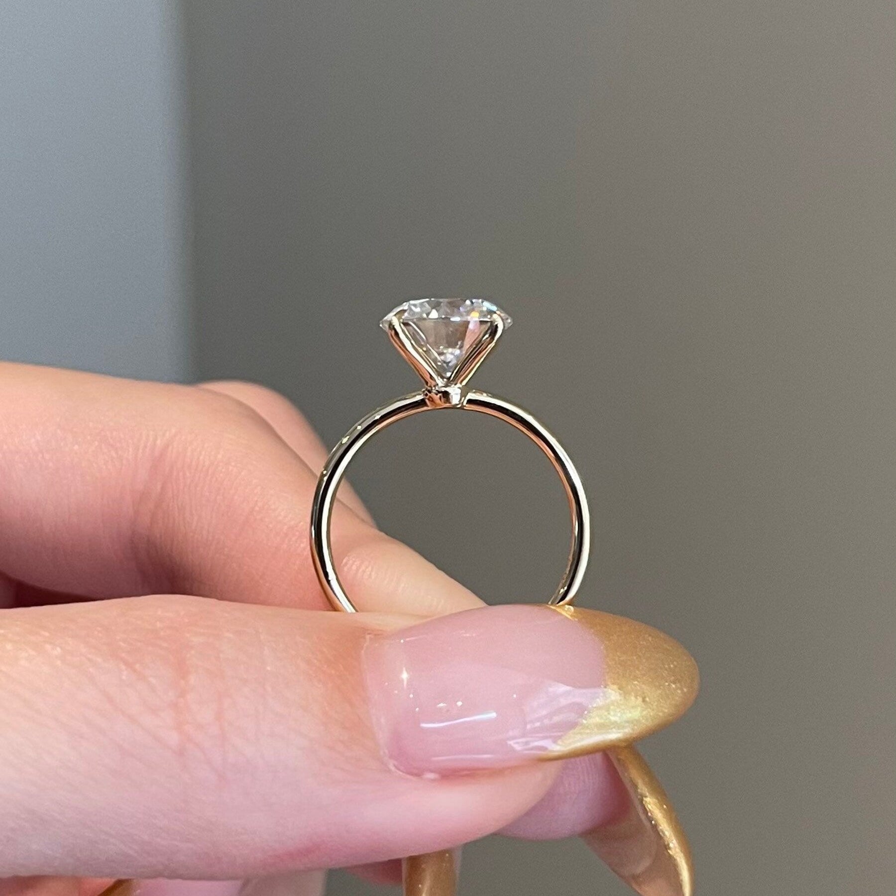 3.0 CT Round Shaped Moissanite Solitaire Engagement Ring 4