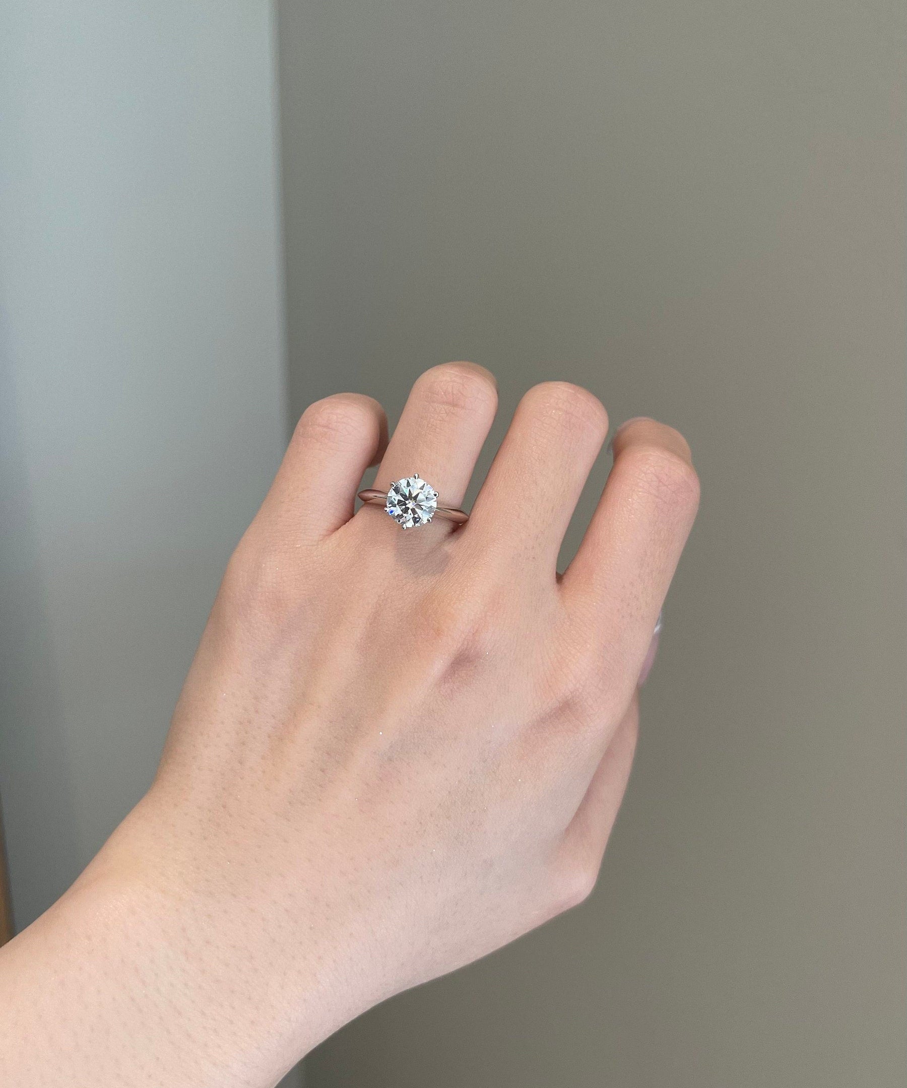 2.0 CT Round Shaped Moissanite Solitaire Engagement Ring 2