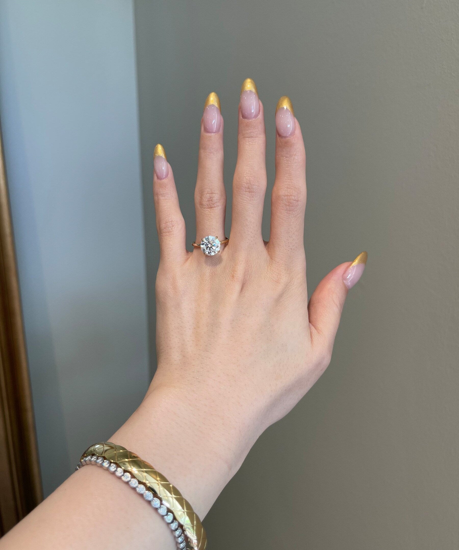 3.0 CT Round Shaped Moissanite Solitaire Engagement Ring 2