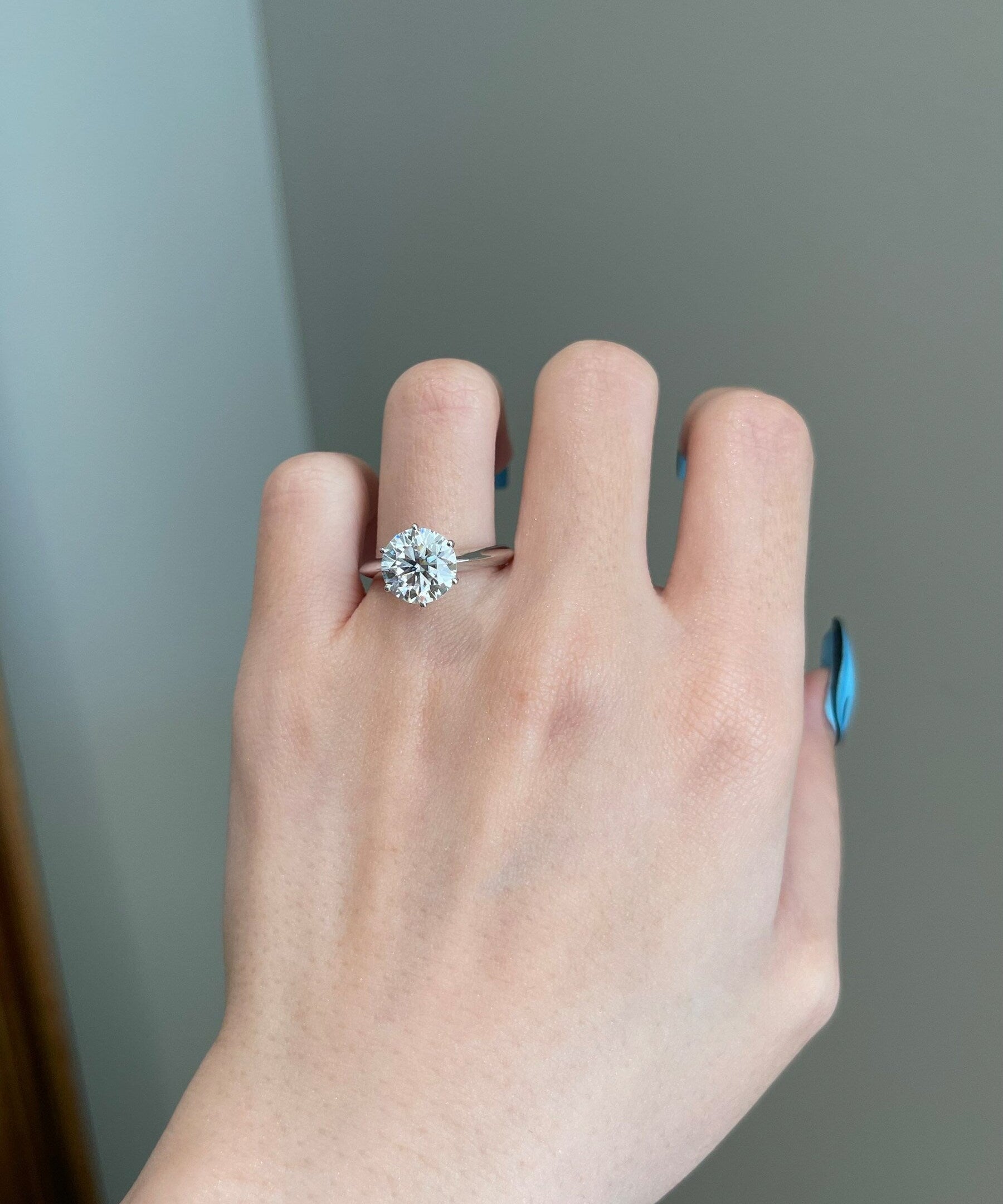 3.0 CT Round Shaped Moissanite Solitaire Engagement Ring 1